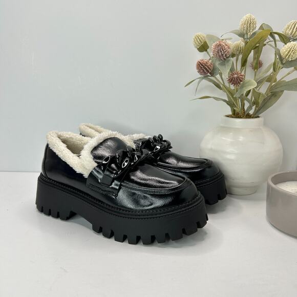 Dv by Dolce Vita Larazzo Faux Leather and Fur Loafers Chain Black Women 6.5 NWOB - Picture 1 of 12